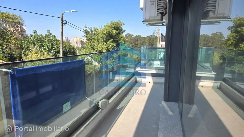 Apartamento T3 com Varandas no centro de Esgueira