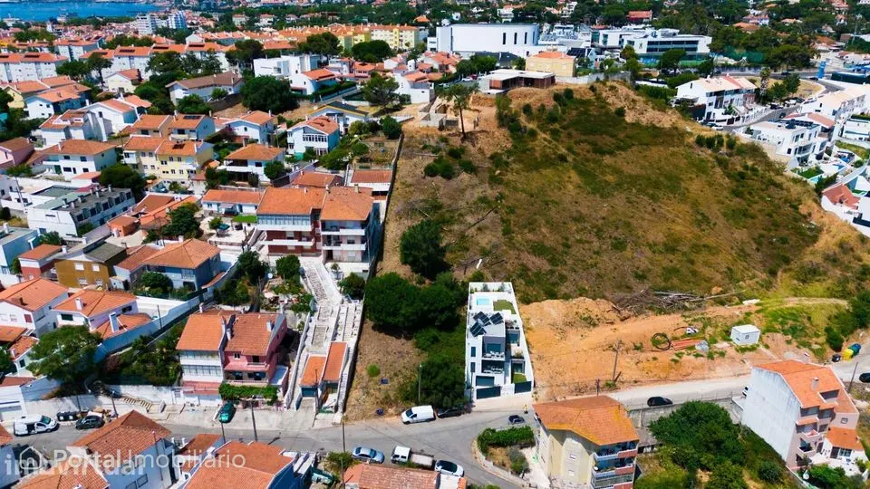 Terreno Urbano de 1497 m2 com Alvará e Vista Mar na Galiza, Estoril