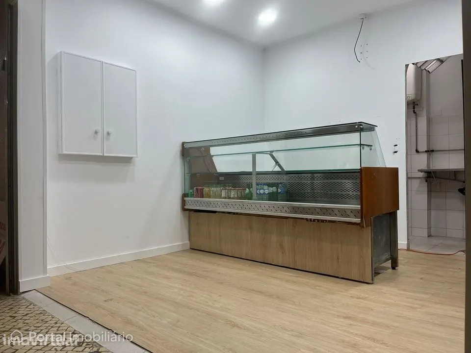 Shop for rent in Lumiar
