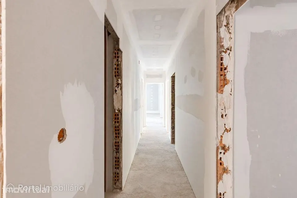 T3 + Sótão | Av. Liberdade, Braga | Remodelação em fase de...