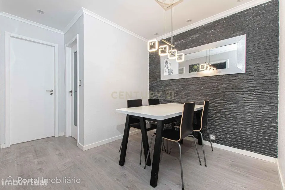 2-bedroom apartment for sale in Santo António dos Cavaleiros e Frielas