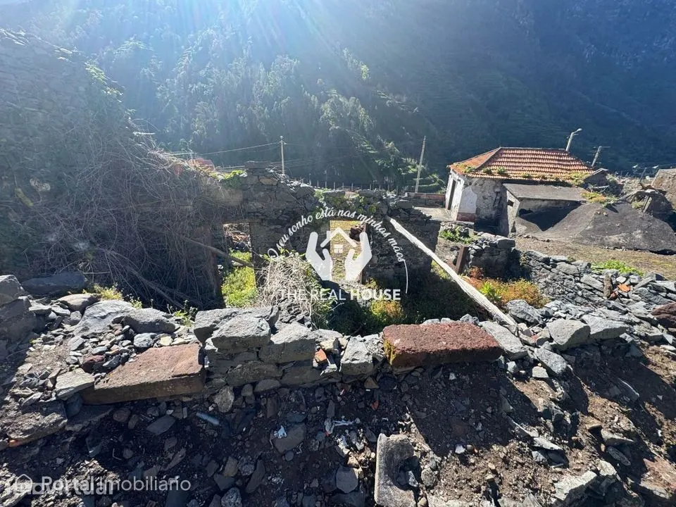 Moradia Em Ruína Serra De Água