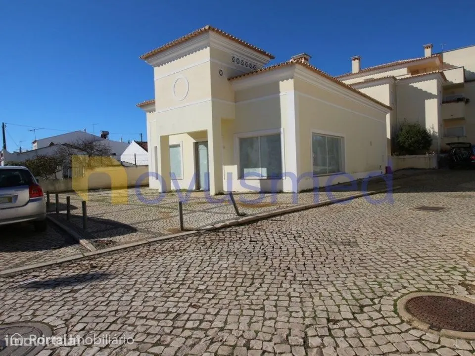 Algarve, Albufeira, Estradas das Ferreiras, Loja destinada a comérc...