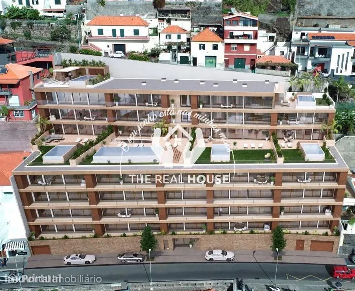Apartamento T2 com Piscina Privativa e Vista Mar – Câmara de Lobos