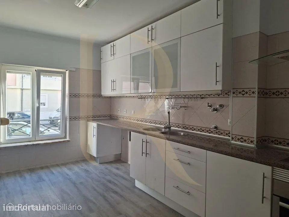 Apartamento T3 em rés -do-chão na Quinta do Conde