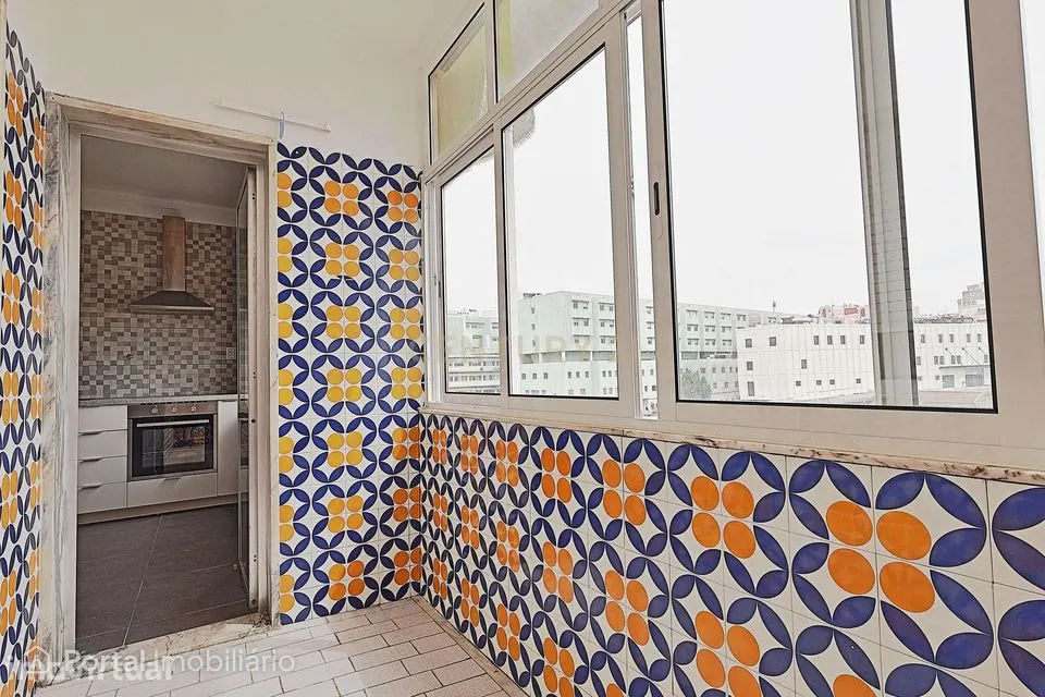 T2 Remodelado com Elevador | 86 m² | Aranguês – Setúbal