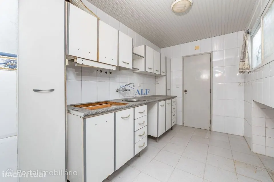 Moradia T3 térrea com quintal Centro Montijo