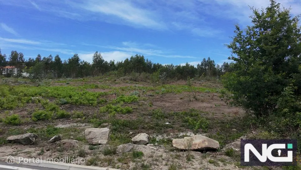 Terreno industrial com 17.000 m2 Terreno Industrial com cerca de 17.000 m²