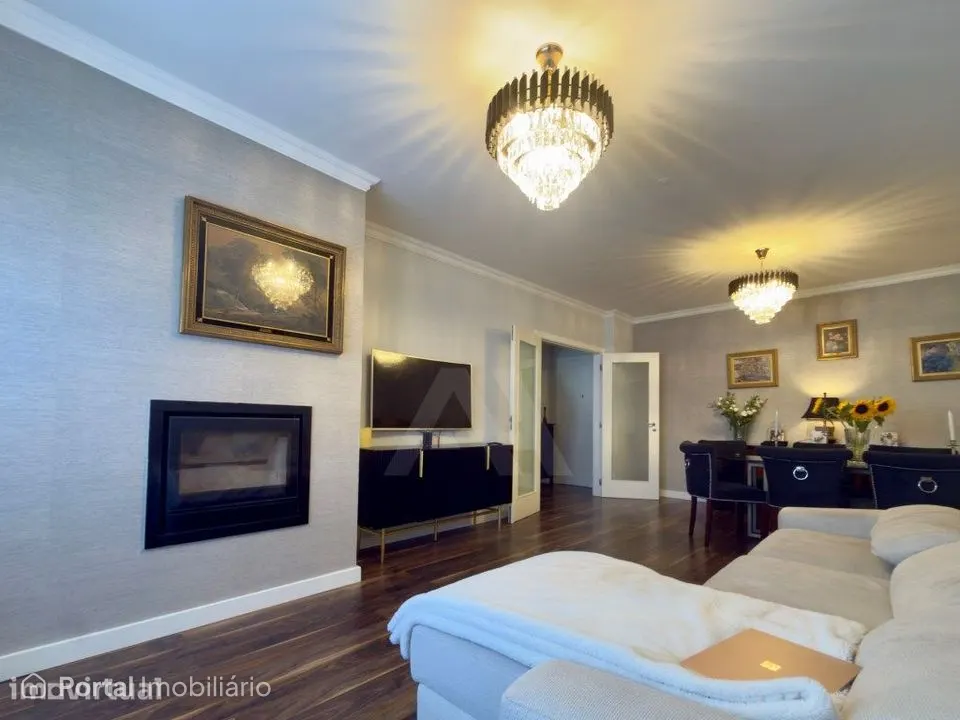 Apartamento T3 mobilado com varanda em Cascais