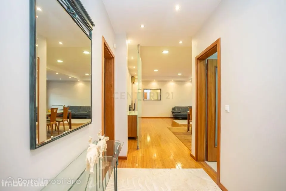 Um Apartamento com Alma de Moradia ; T3+1 + Terraço de 143 m²