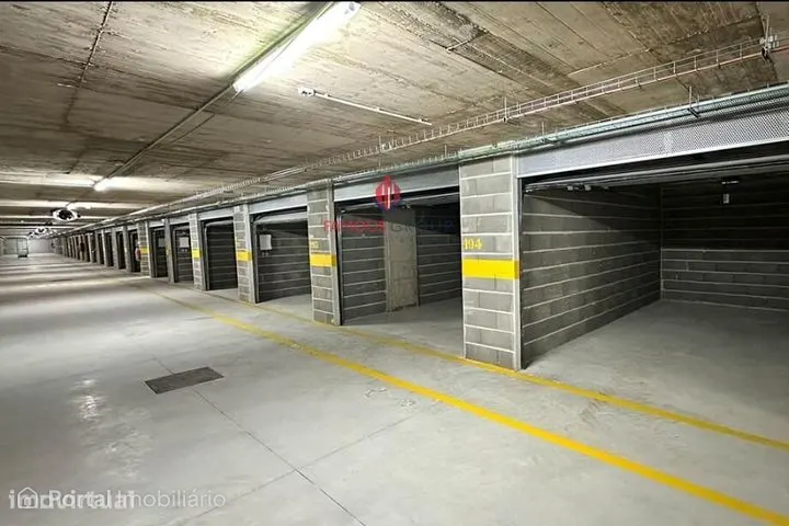 Garagem em Boxe - Portimão