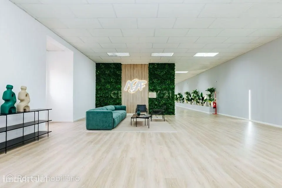Espaço comercial/escritório à venda na Amadora