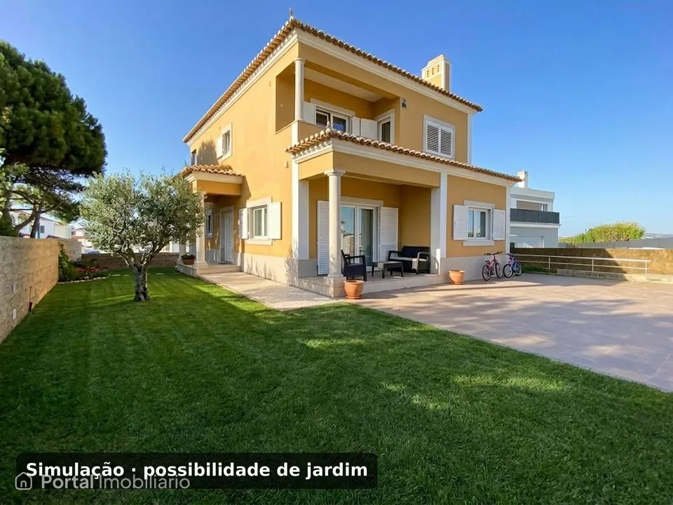 Moradia T4 com jardim e garagem para 3 carros, a 3 km da Praia do Magoito – São João das Lampas, Sintra