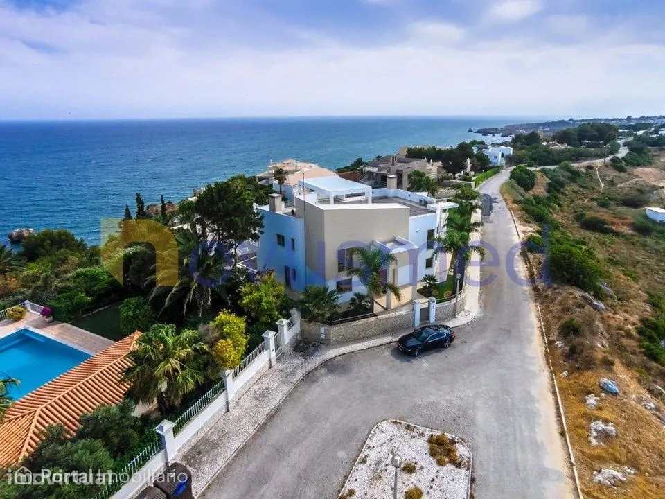Moradia com 5 quartos e piscina em linha de mar Albufeira Algarve