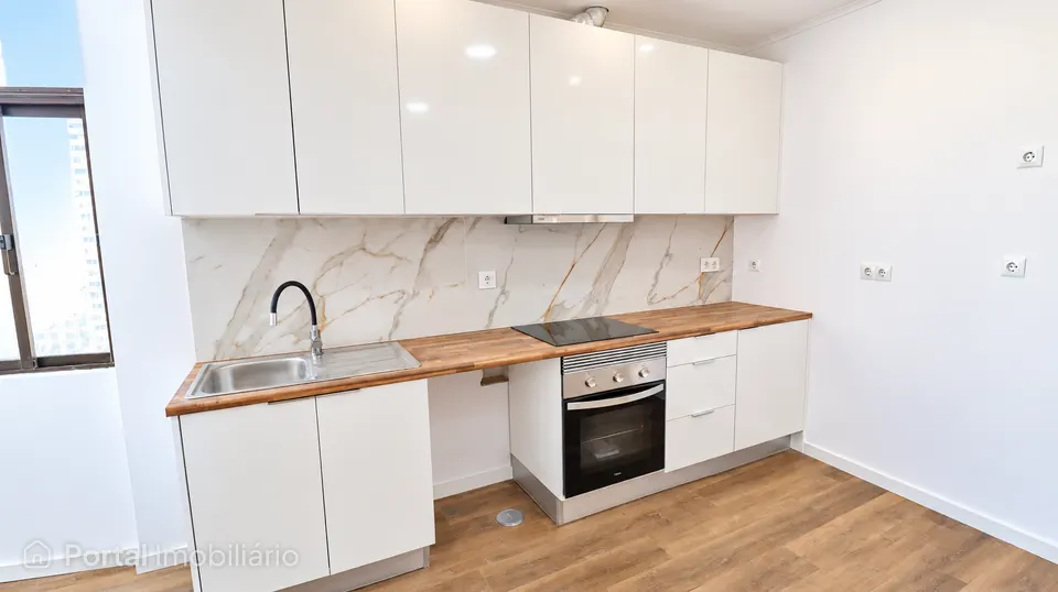 Apartamento T3 renovado no coração do Barreiro – conforto, luminosidade e localização privilegiada!