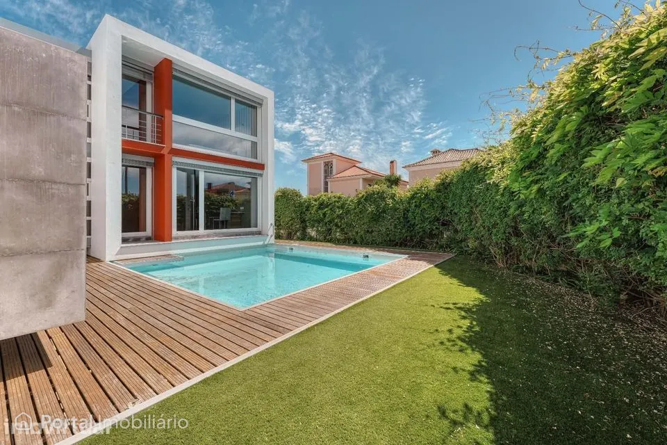 Moradia T4 com Piscina e Jardim — Carcavelos