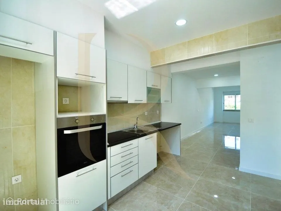 Apartamento T2 Totalmente remodelado em Almada