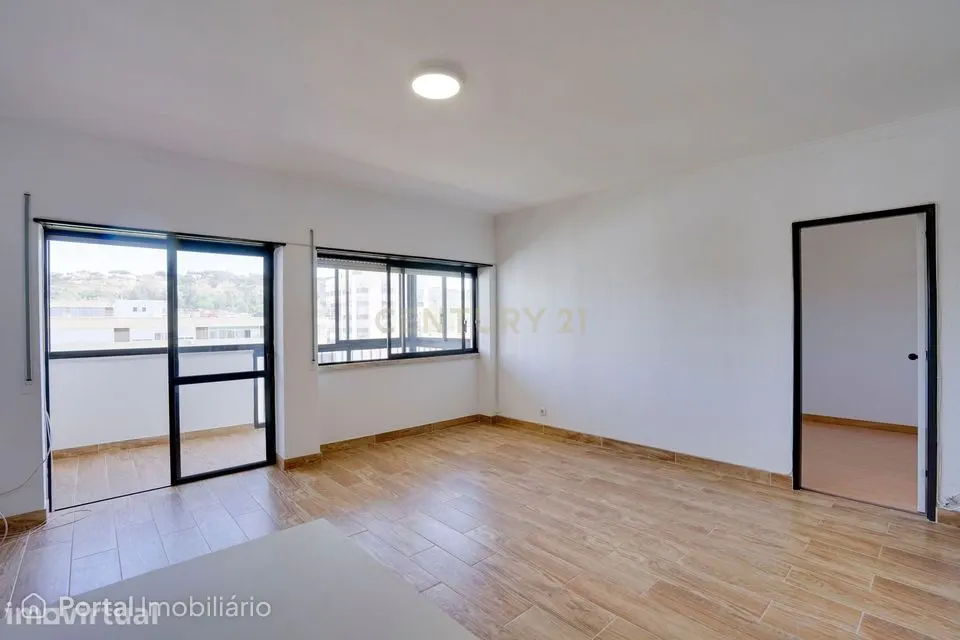 Apartamento T1, totalmente remodelado