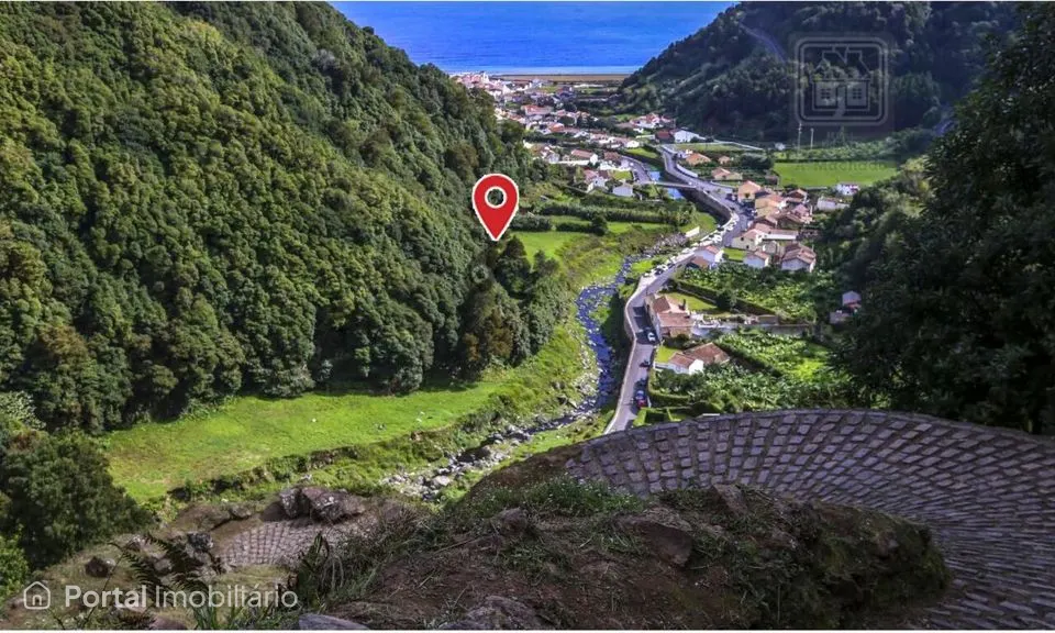 Amplo terreno rústico com 25.605m² de área total