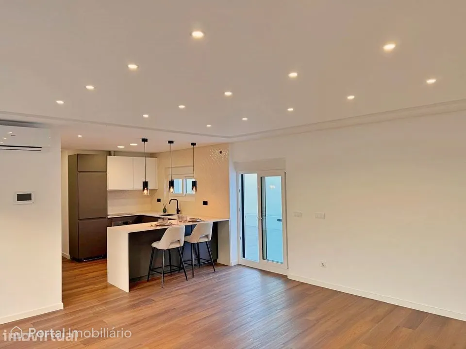 Moradia T3+1 Remodelada com Anexo e Terraço a 2 min de Torres Vedras
