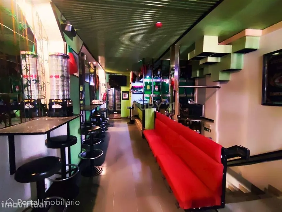 Loja e Bar junto à Avenida Duque de Loulé