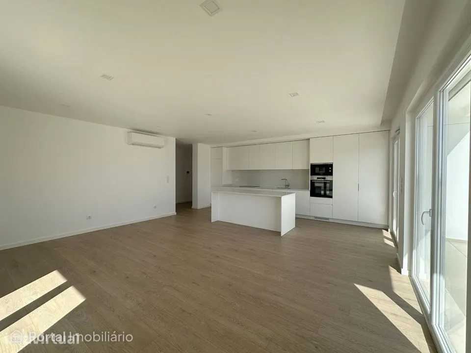 Apartamento T2 Novo com Terraço de 102 m² e Vista Mar na Ericeira