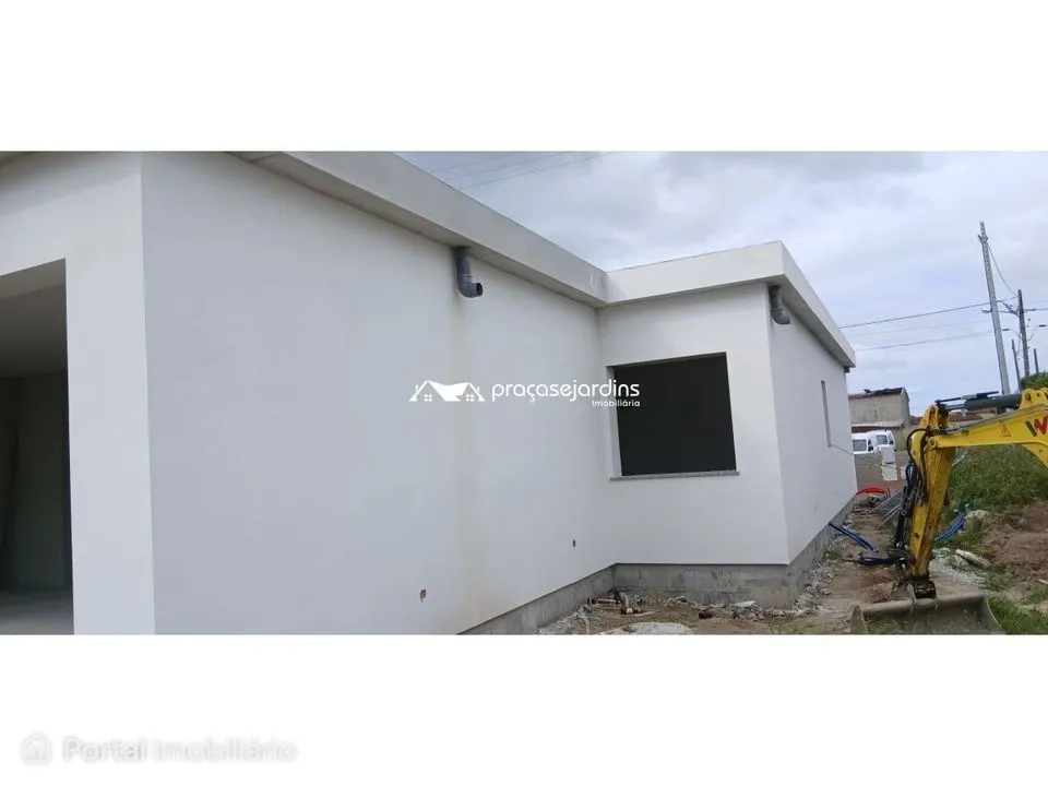 Moradia Isolada Nova e Sofisticada em Ortigosa, Leiria