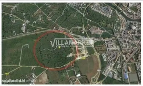 Terreno urbano com 21,8 hectares situado na ligação entre a A22 e o ce