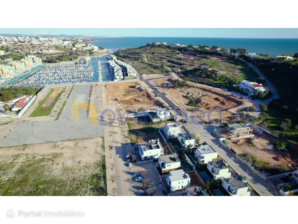 Lote de terreno com projeto aprovado para Moradia de Luxo na Marina...