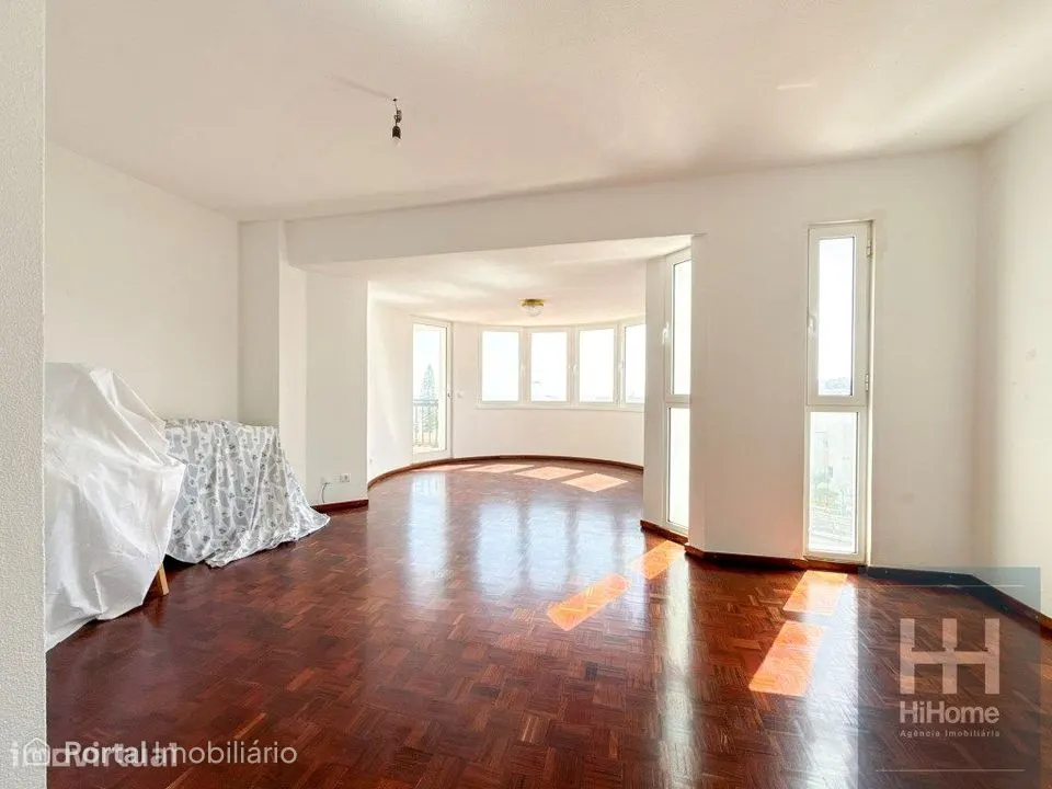 Apartamento T3 com garagem, centro Funchal, vista mar, serra e cidade.