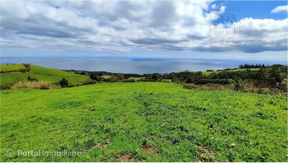 TERRENO (Prédio Rústico) com 10.980m² (quase 8 alqueires) de área total registada