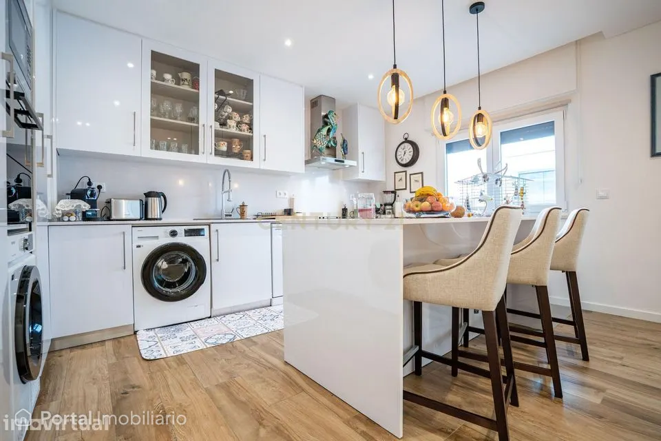 Espaçoso apartamento T3 com garagem e arrecadação em Pinhal Novo, Palm