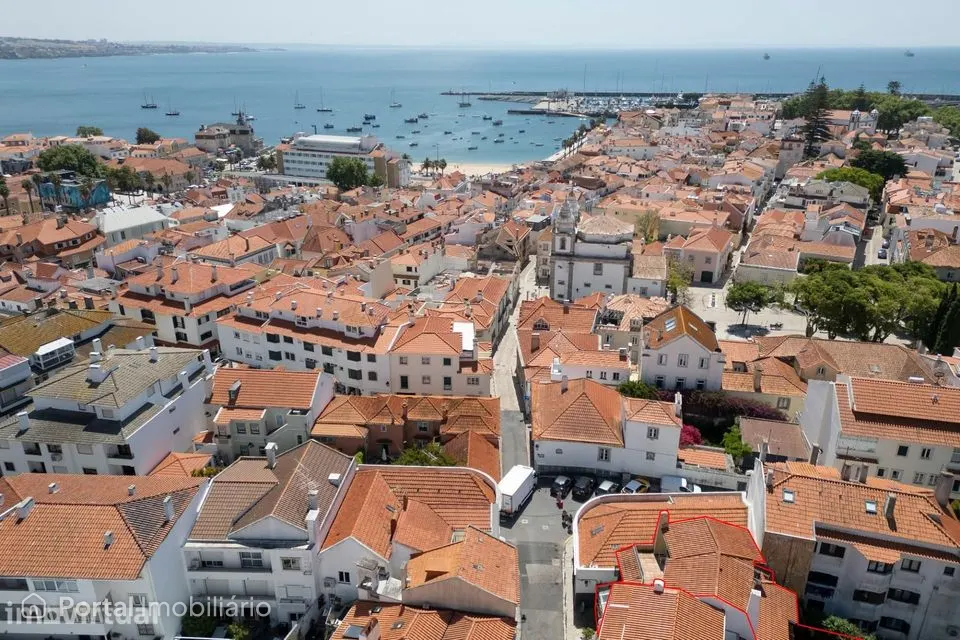 Moradia T5 com Pátio, Vista Mar e Estacionamento no Centro de Cascais