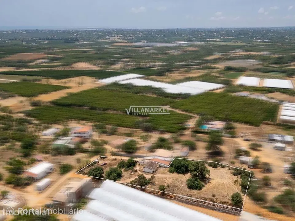 Quinta V3 + 1 com vista mar inserida num terreno com 3427 m2 situada e