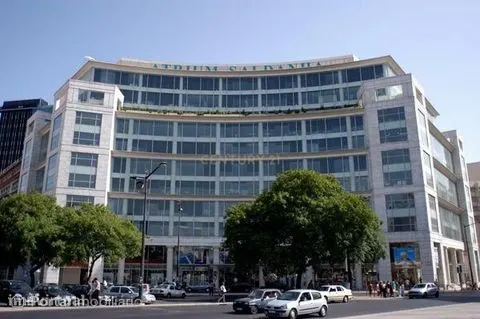 Loja/Armazém com 3 Entradas Independentes – Lisboa | 180 m² | Potencia