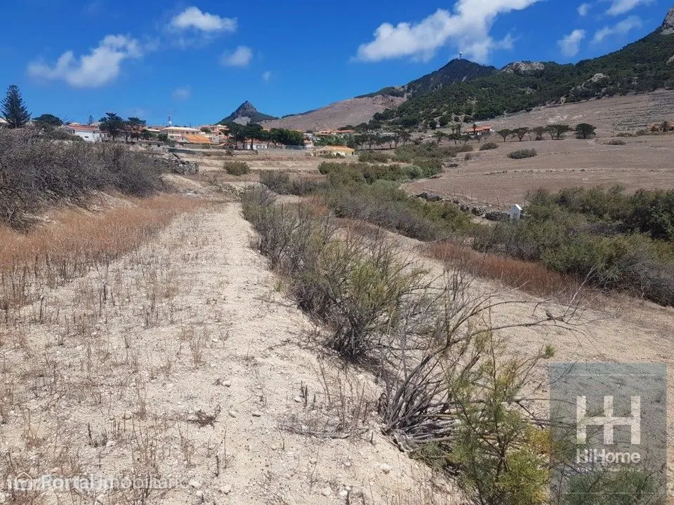 Terreno com 3.560 m2 na Camacha na Ilha de Porto Santo