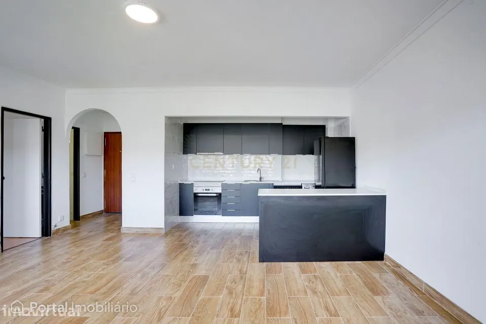 Apartamento T1, totalmente remodelado