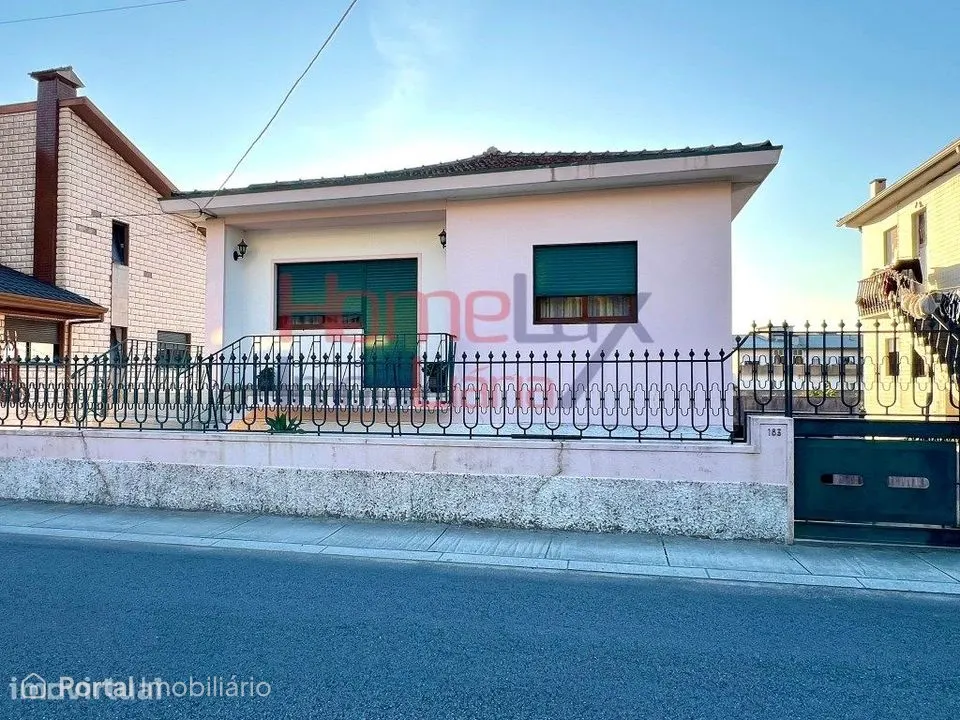 Moradia Bifamiliar T3 em Fânzeres