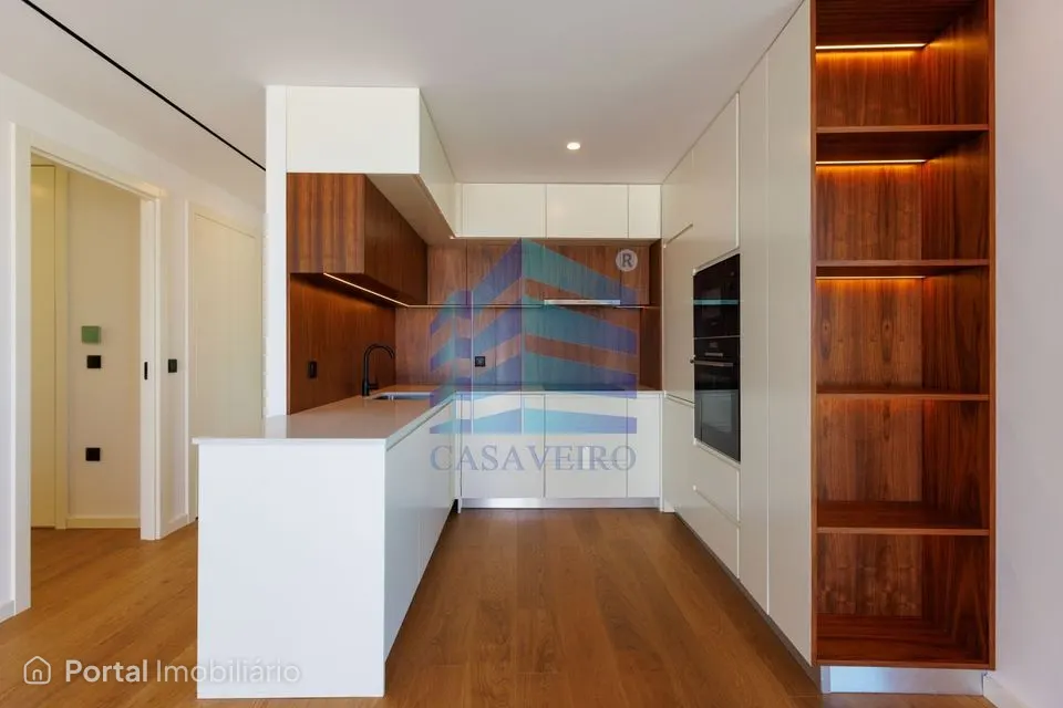 Apartamento T3 com Terraço no Cais do Alboi
