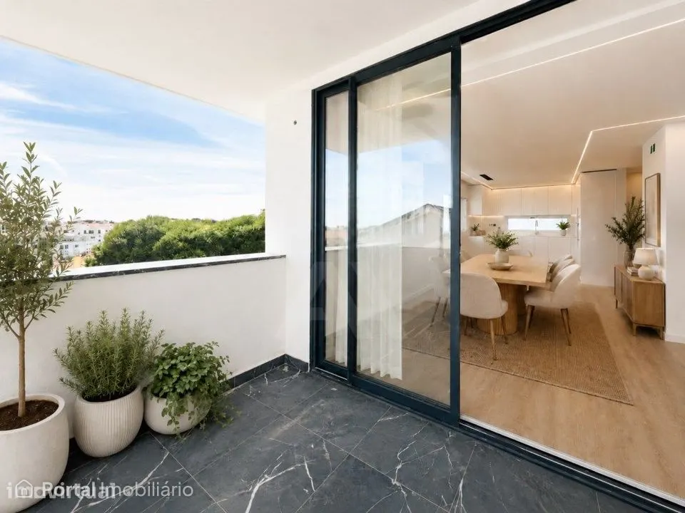 Moradia T5 na Amoreira com vista mar, piscina e jardim privativo