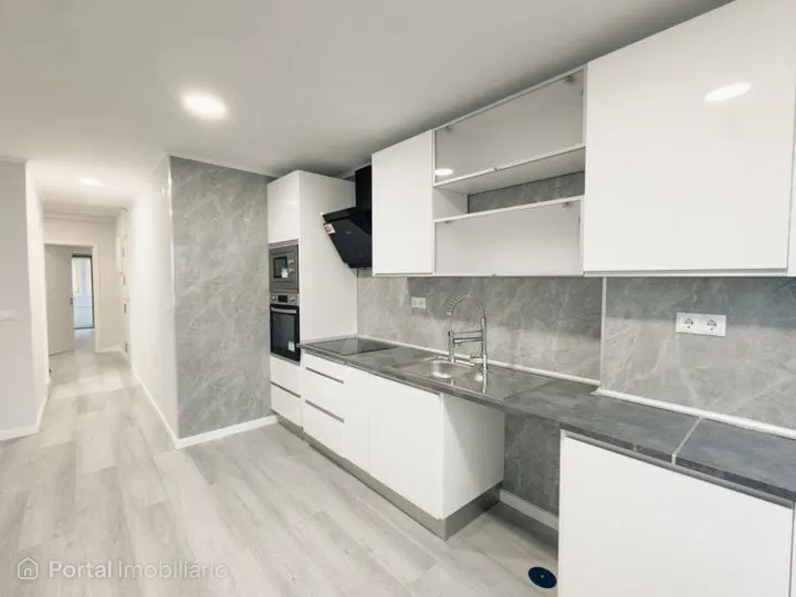 Apartamento T2 com 81 m²