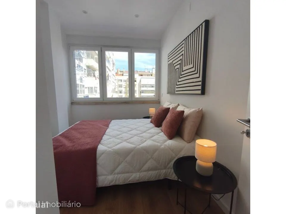 T3 remodelado com parqueamento e Home Staging Lisboa