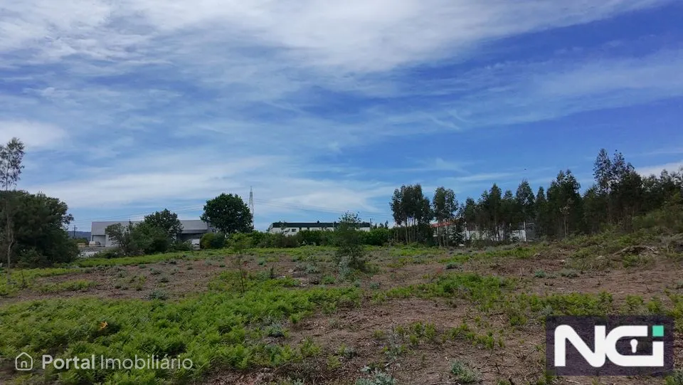 Terreno industrial com 17.000 m2 Terreno Industrial com cerca de 17.000 m²
