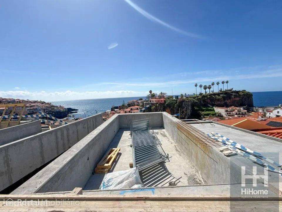 Apartamento T3 com Piscina no Edifício Elite Bay em Câmara de Lobos