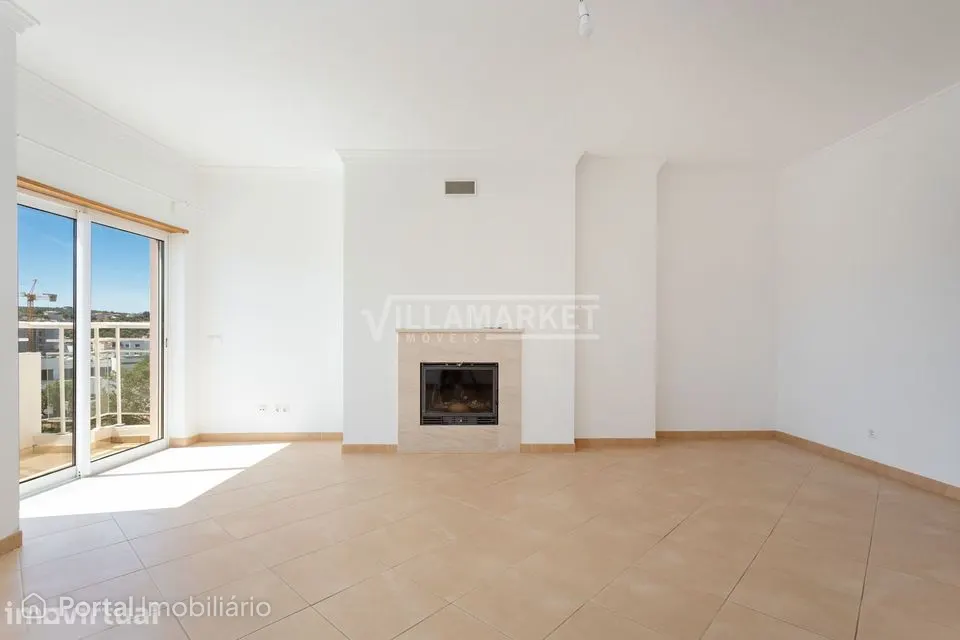 Apartamento T3 da banca com vista mar e estacionamento na cave situado