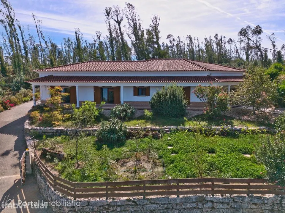 Moradia Térrea T4 com 4 Suites em Terreno de 4.400 m2 | Leiria