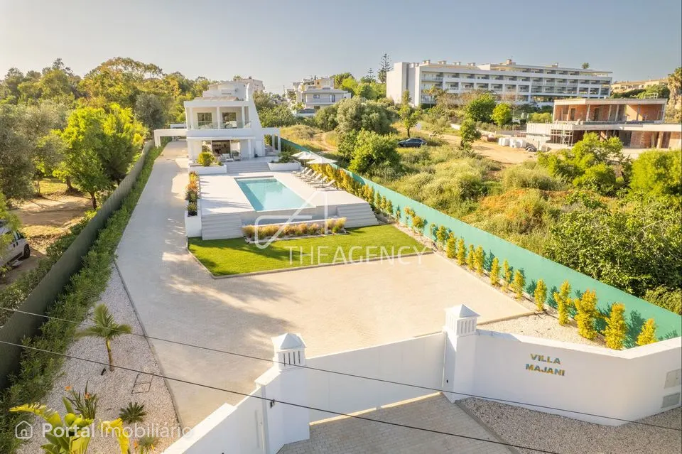 8-bedroom house for sale in Alvor