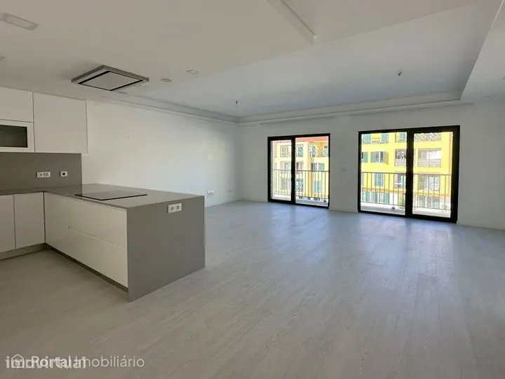 Apartamento T3 com Varanda Vista Mar e Parqueamento na Ericeira
