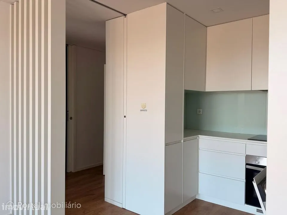 T1 Moderno para Arrendamento no Porto | Varanda e Lugar de Garagem | J