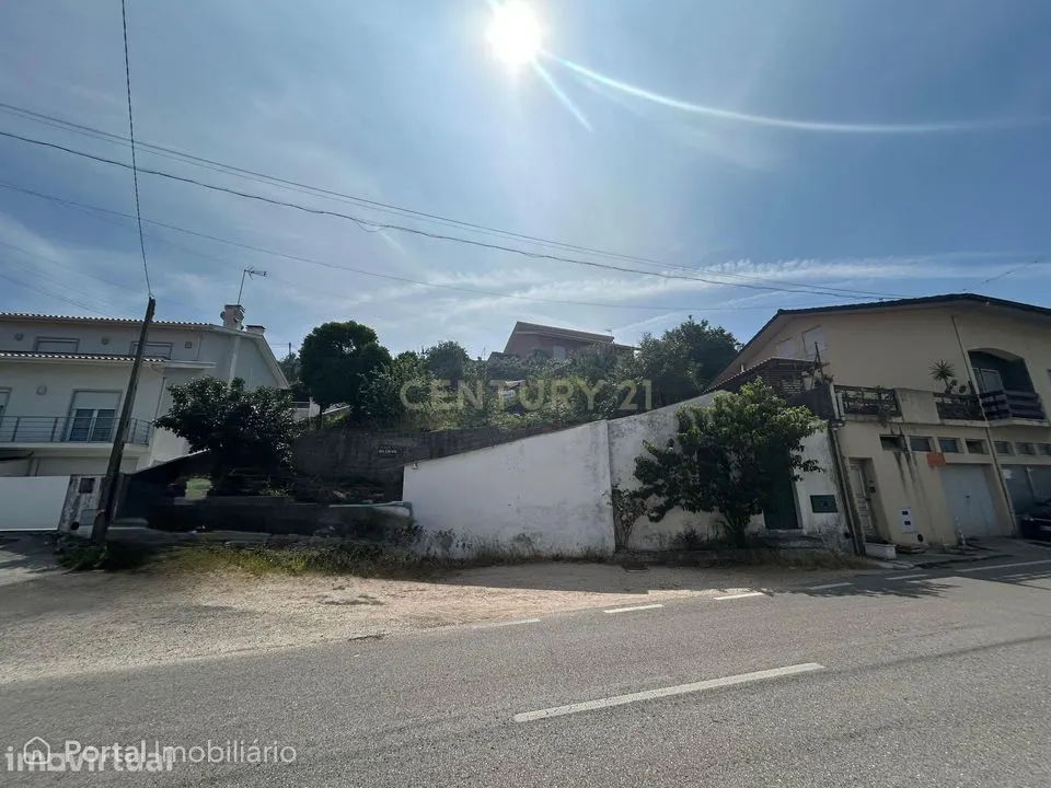Terreno com 600 m² com moradia para reconstruir – Dianteiro, Coimbra
